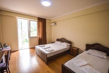 Трехместный номер с видом на горы в Отеле Hotel Otsneba